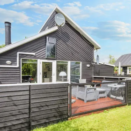 בית נופש 5 Person In *